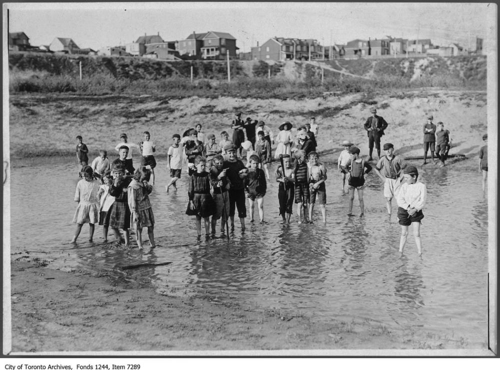 Sand pool at Willowvale Park (Christie Pits). - [ca. 1910]